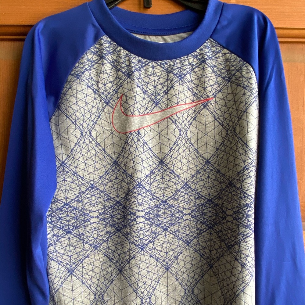 New with tags boys Nike Dry fit long sleeve shirt